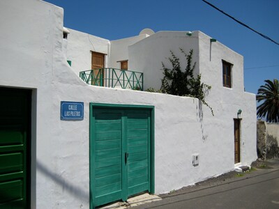 Haria and culture - Small apartment house with a small sea view on the palm grove