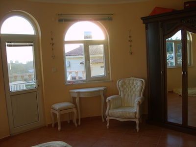 Villa, very charming up to 6 people, with sea view and own pool