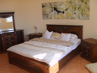 Villa, very charming up to 6 people, with sea view and own pool