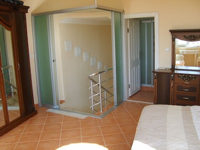 Villa, very charming up to 6 people, with sea view and own pool