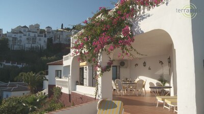 Fantástico apartamento con impresionantes vistas al mar, sol todo el día.