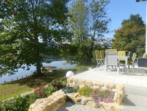 Terrasse mit direktem Seeblick