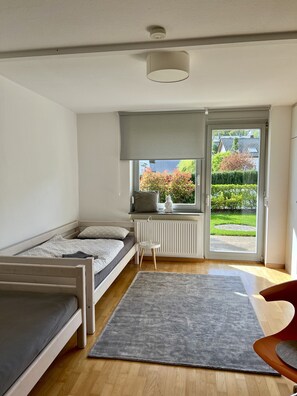 Schlafzimmer 2 mit zwei Einzelbetten