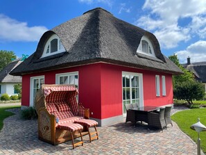 Terrasse nach Westen mit Strandkorb