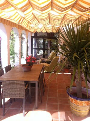 Outdoor dining