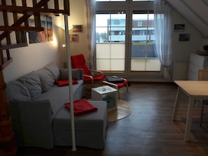 Zugang zur 17m² Terrasse, mit Mückenschutzgitter