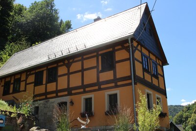 Gemütliches, uriges und top saniertes Denkmal-Bauernhaus oberhalb Krippen