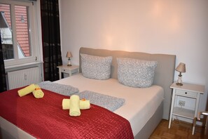 Schlafzimmer: Bett 200x180