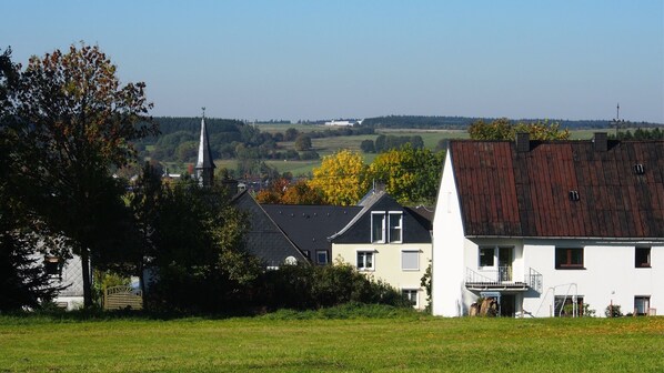 Lage im Dorf und Blick