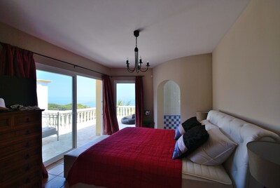 Casa Limonada for 6 people - with sea views near the beach.