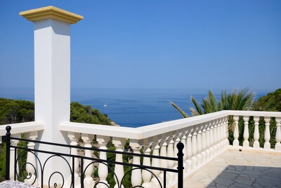 Casa Limonada for 6 people - with sea views near the beach.