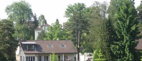 FeWo mit im Dachgeschoss mit Weitblick in ruhigem 2-Fam. Haus Quartier