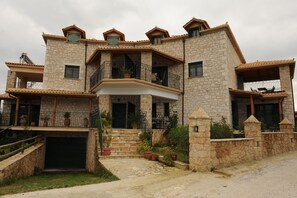 Front view of Ammos Villas