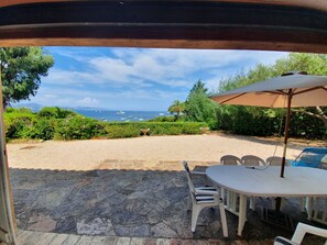 Terrasse côté mer