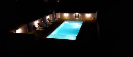 Piscine de nuit.