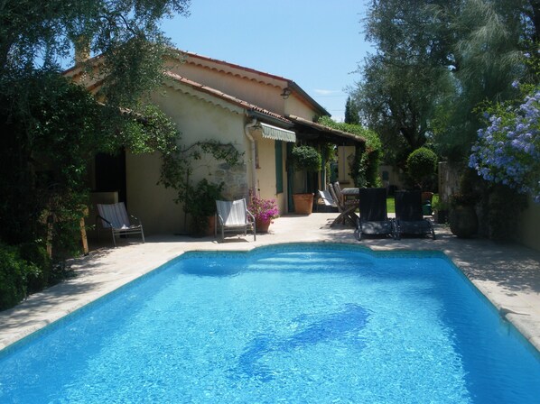 Piscine privée réservée aux locataires 