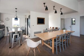 Large house, Crozon, Morgat - living room