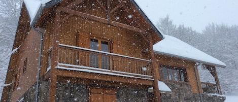 Façade avant - Vue d'ensemble hiver