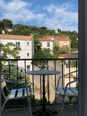 Balcon avec vue sur Mont Saint Clair 