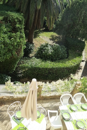 Terrasse.salle à manger exterieure.sur jardin.