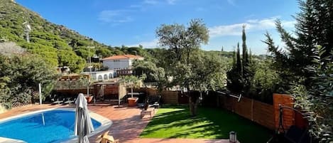 Vue de votre terrasse sur la piscine