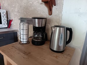 machine à café/ bouilloire  /grille-pain