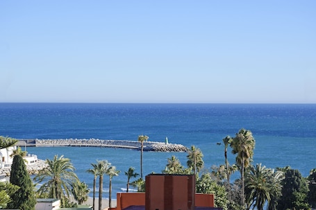 La plage Santa Ana Ă quelques minutes Ă pied de l'appartement !