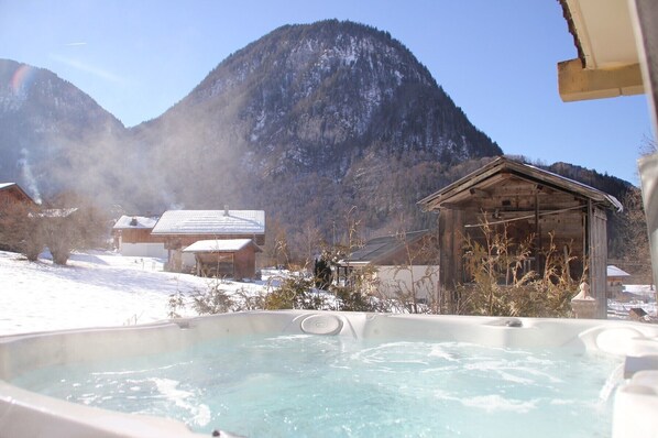 Le SPA sur la terrasse plein  sud