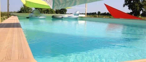 Piscine extérieure chauffée 10m x 5m