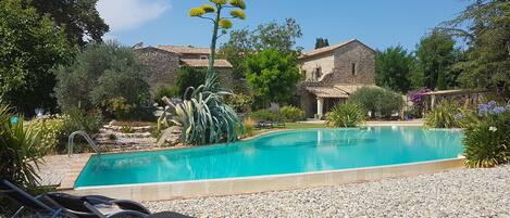 Piscine de 20 m x 10 m