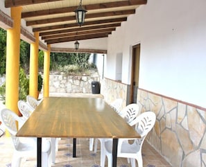 Outdoor dining