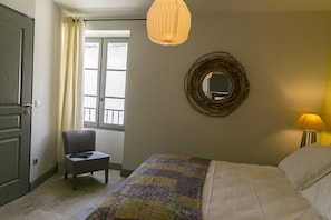 Safran bedroom