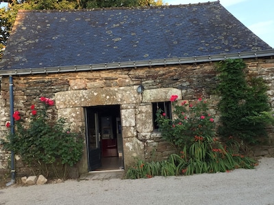 Petite maison en pierre de pays à la campagne 250€ la semaine 