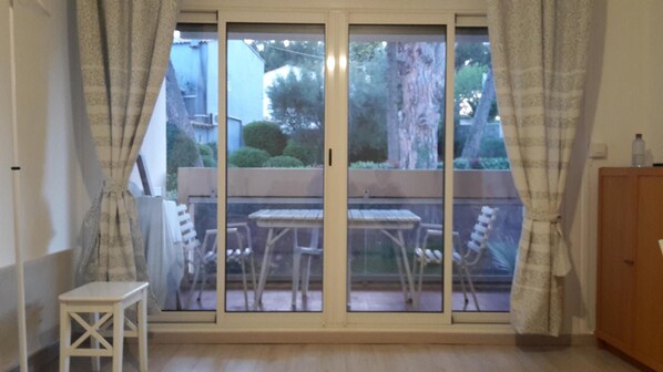 STUDIO: balcon vue du salon