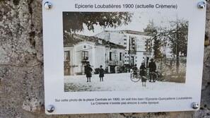 Archive footage of the grocery Loubatieres ... more than one century ago !