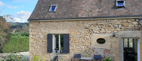 MAISON PERIGOURDINE EN PIERRES DU PAYS 