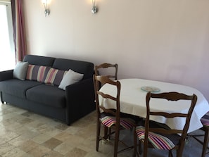 Location vacances CAVAILLON gîte à louer salon