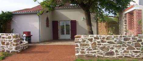 arrière vue sur cour et jardin