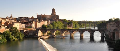 La Cité Épiscopale, la Cathédrale, le Pont Vieux