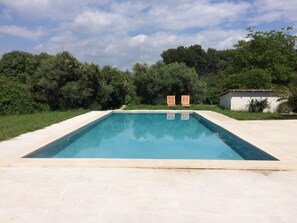 La piscine sécurisée de 12X6m.
