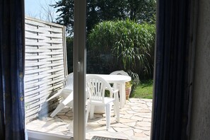 la terrasse vue de la cuisine