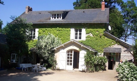 coté cour