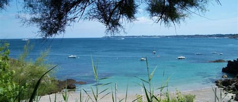 Plage à 50 m de la maison
