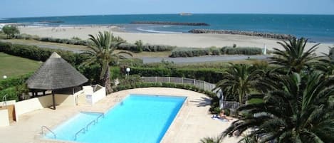 PISCINE DE LA RESIDENCE ET MER