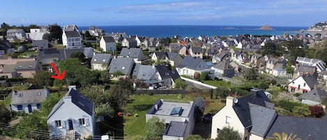 Vue de perspective du quartier : 5 mn à pied des plages