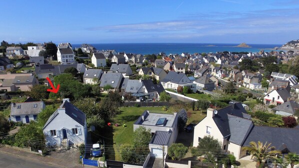 Vue de perspective du quartier : 5 mn à pied des plages