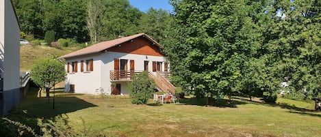 Chalet dans la verdure