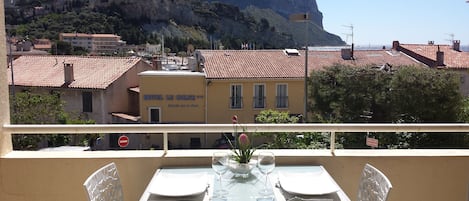 Le balcon
