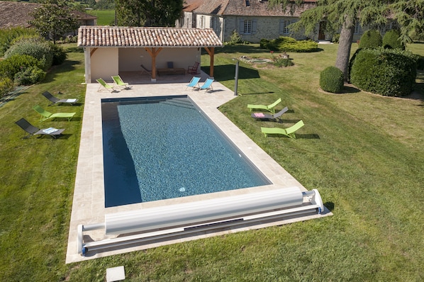 La piscine 5x11 au traitement au sel pour une baignade plus douce