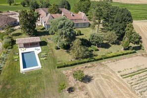 Magifique maison de maître avec son jardin, sa piscine et son pool house